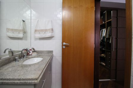 Apartamento à venda com 120m², 3 quartos e 2 vagas Apartamento à venda com 120m², 3 quartos e 2 vagasBanheiro da Suíte 3