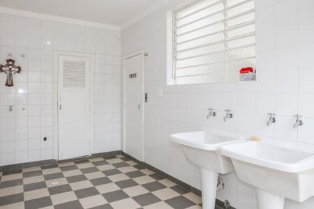 Casa para alugar com 680m², 4 quartos e 4 vagasÁrea de Serviço