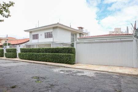 Casa para alugar com 680m², 4 quartos e 4 vagasFachada