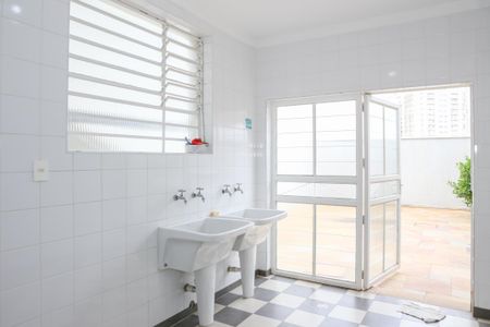 Casa para alugar com 680m², 4 quartos e 4 vagasÁrea de Serviço