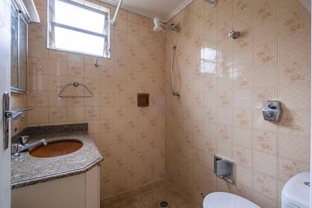 Banheiro de apartamento para alugar com 1 quarto, 49m² em Alto de Pinheiros, São Paulo