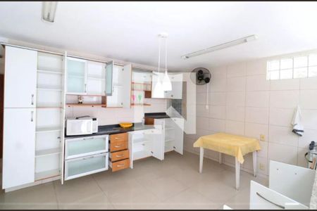 Casa à venda com 210m², 2 quartos e 1 vaga Casa à venda com 210m², 2 quartos e 1 vagaCozinha