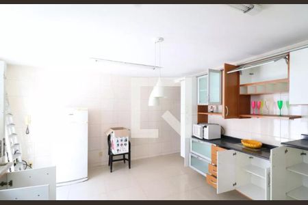 Casa à venda com 210m², 2 quartos e 1 vaga Casa à venda com 210m², 2 quartos e 1 vagaCozinha