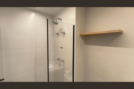Banheiro de kitnet/studio para alugar com 1 quarto, 24m² em Vila Mariana, São Paulo