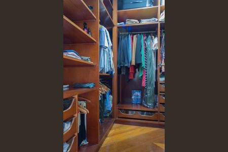 Closet da Suíte 1 de casa à venda com 4 quartos, 209m² em Vila Village, São Bernardo do Campo
