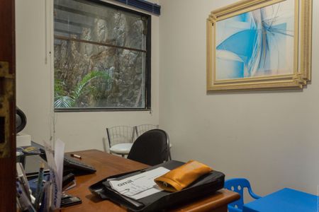 Casa à venda com 209m², 4 quartos e 4 vagasEscritório