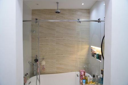 Apartamento à venda com 84m², 2 quartos e 1 vaga Apartamento à venda com 84m², 2 quartos e 1 vagaBanheiro Suíte