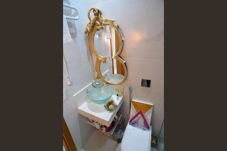 Apartamento à venda com 84m², 2 quartos e 1 vaga Apartamento à venda com 84m², 2 quartos e 1 vagaBanheiro Social