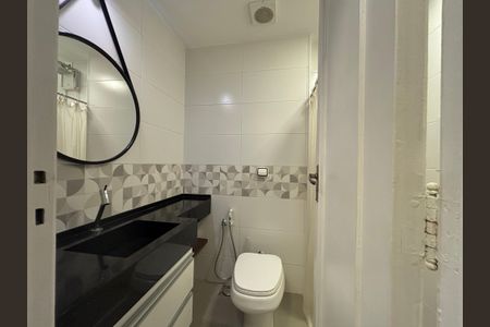 Apartamento à venda com 98m², 3 quartos e sem vaga Apartamento à venda com 98m², 3 quartos e sem vagaBanheiro social