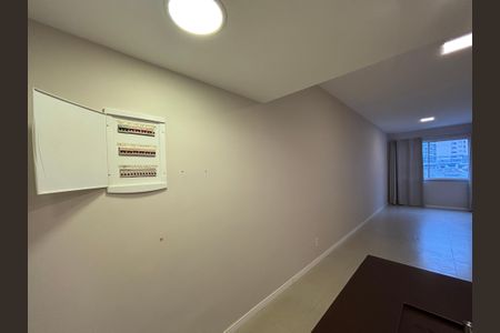 Apartamento à venda com 98m², 3 quartos e sem vaga Apartamento à venda com 98m², 3 quartos e sem vagaSala - painel de luz