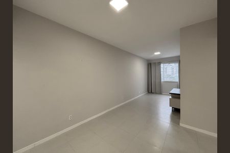 Apartamento à venda com 98m², 3 quartos e sem vaga Apartamento à venda com 98m², 3 quartos e sem vagaSala