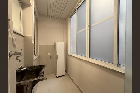 Apartamento à venda com 98m², 3 quartos e sem vaga Apartamento à venda com 98m², 3 quartos e sem vagaÁrea de serviço