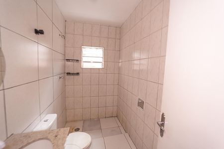 Banheiro de casa para alugar com 1 quarto, 60m² em Jardim Verônia, São Paulo