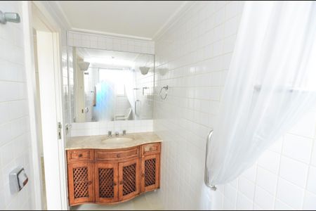 Apartamento à venda com 122m², 3 quartos e 2 vagasBanheiro da Suíte