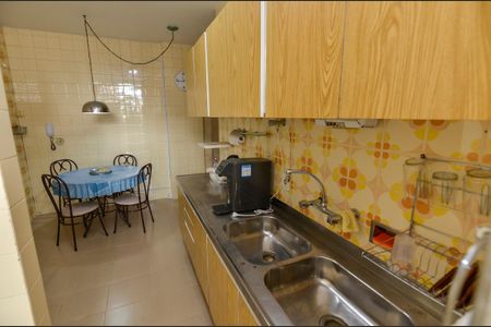 Apartamento à venda com 122m², 3 quartos e 2 vagasCozinha