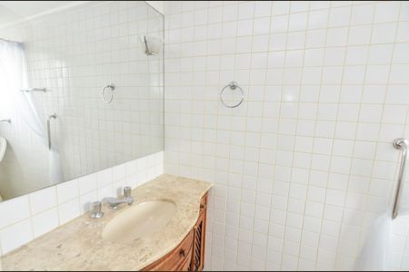 Apartamento à venda com 122m², 3 quartos e 2 vagasBanheiro da Suíte