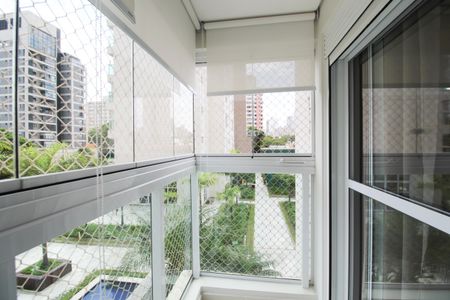 Apartamento à venda com 220m², 3 quartos e 3 vagas Apartamento à venda com 220m², 3 quartos e 3 vagasVaranda da Suíte 1