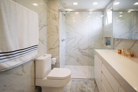 Apartamento à venda com 220m², 3 quartos e 3 vagas Apartamento à venda com 220m², 3 quartos e 3 vagasBanheiro 1 da Suíte 1