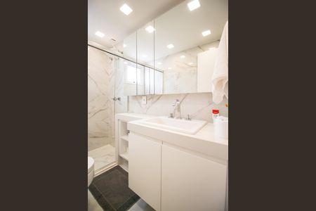 Apartamento à venda com 220m², 3 quartos e 3 vagas Apartamento à venda com 220m², 3 quartos e 3 vagasBanheiro da Suíte 2