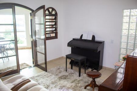 Casa para alugar com 300m², 4 quartos e 3 vagasSala 1