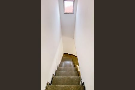 Casa à venda com 124m², 3 quartos e 2 vagasEscada