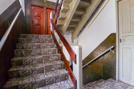 Apartamento para alugar com 60m², 2 quartos e 1 vaga Apartamento para alugar com 60m², 2 quartos e 1 vagaEscada