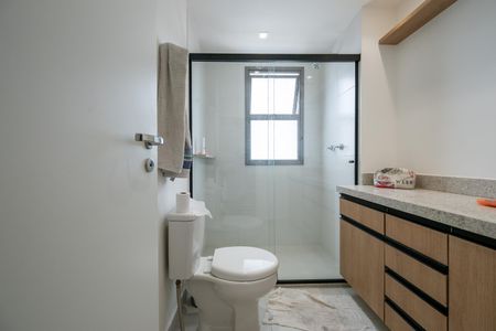 Apartamento para alugar com 85m², 2 quartos e 1 vaga Apartamento para alugar com 85m², 2 quartos e 1 vagaBanheiro da Suíte 1