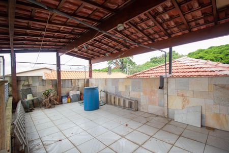 Casa à venda com 250m², 3 quartos e 5 vagasVaranda 