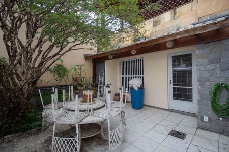 Casa à venda com 250m², 3 quartos e 5 vagasQuintal