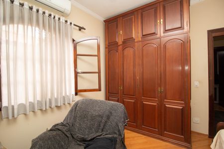 Casa à venda com 250m², 3 quartos e 5 vagasQuarto 2