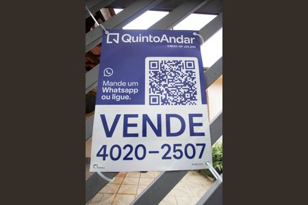 Casa à venda com 250m², 3 quartos e 5 vagasFachada - placa instalada