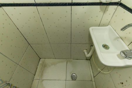 Banheiro de kitnet/studio para alugar com 1 quarto, 16m² em Vila Aricanduva, São Paulo