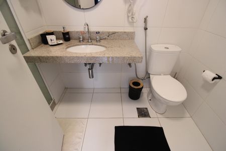 Apartamento à venda com 77m², 2 quartos e 1 vagaBanheiro da suíte 1