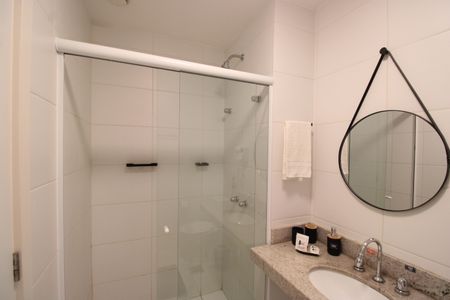 Apartamento à venda com 77m², 2 quartos e 1 vagaBanheiro da suíte 1