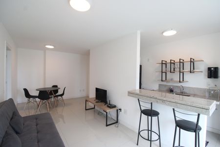 Sala de apartamento à venda com 2 quartos, 77m² em Barra Olímpica, Rio de Janeiro