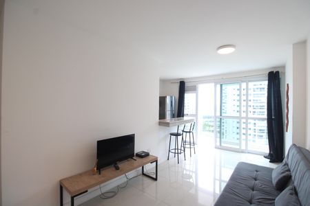 Sala de apartamento à venda com 2 quartos, 77m² em Barra Olímpica, Rio de Janeiro