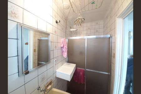 Banheiro de apartamento para alugar com 1 quarto, 30m² em Centro, São Vicente