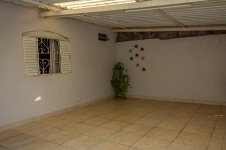 Casa para alugar com 110m², 2 quartos e 3 vagas Casa para alugar com 110m², 2 quartos e 3 vagasFrente da casa-Garagem