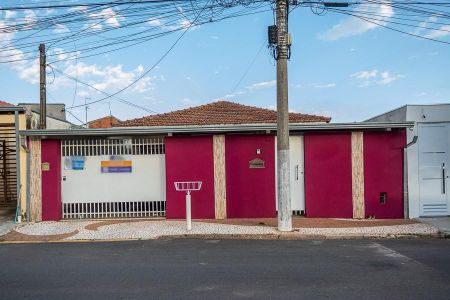 Casa para alugar com 110m², 2 quartos e 3 vagas Casa para alugar com 110m², 2 quartos e 3 vagasFachada da casa