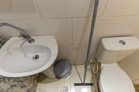 Banheiro de kitnet/studio para alugar com 1 quarto, 16m² em Vila Aricanduva, São Paulo