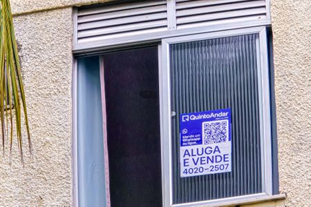 Apartamento para alugar com 60m², 2 quartos e 1 vagaFachada do bloco com placa