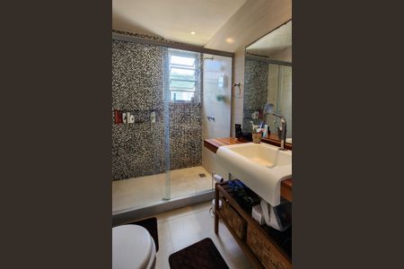 Apartamento para alugar com 123m², 3 quartos e 2 vagas Apartamento para alugar com 123m², 3 quartos e 2 vagasBanheiro da Suíte