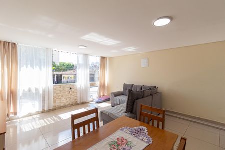 Casa à venda com 115m², 2 quartos e 2 vagasSala