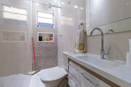 Banheiro de casa à venda com 2 quartos, 115m² em Jardim Roberto, Osasco