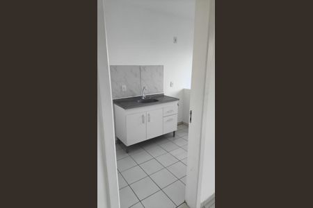 Cozinha de apartamento para alugar com 2 quartos, 56m² em Serraria, São José