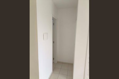 Corredor de apartamento para alugar com 2 quartos, 56m² em Serraria, São José