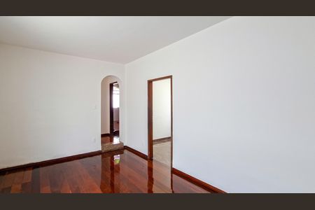 Casa para alugar com 5 quartos, 155m² em Pompéia, Belo Horizonte