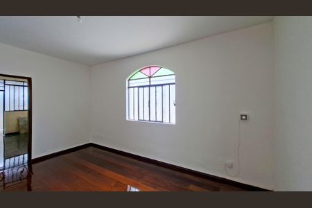 Casa para alugar com 5 quartos, 155m² em Pompéia, Belo Horizonte