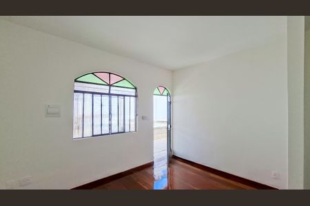 Casa para alugar com 5 quartos, 155m² em Pompéia, Belo Horizonte