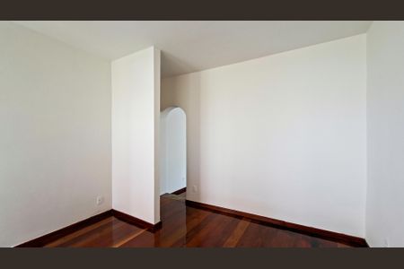 Casa para alugar com 5 quartos, 155m² em Pompéia, Belo Horizonte